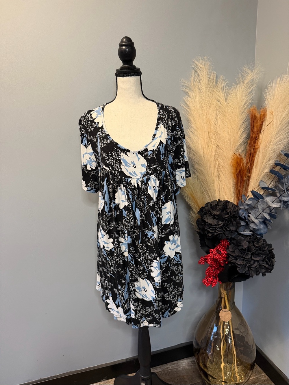 Black Floral Scoop Neck Dress Tunic - White & Light Blue Flowers